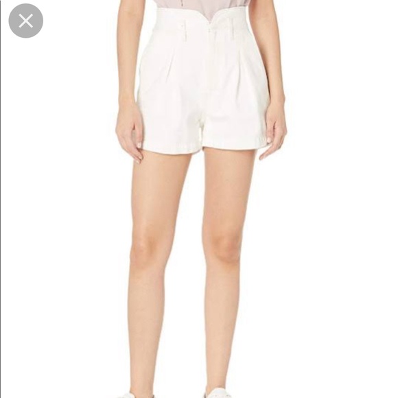 Levi’s High Waisted Mom Short in Clean Sweep | NWT | size 33 - Picture 1 of 4